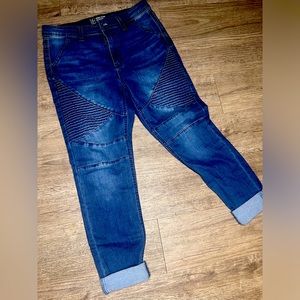 Women’s cuff blue jeans